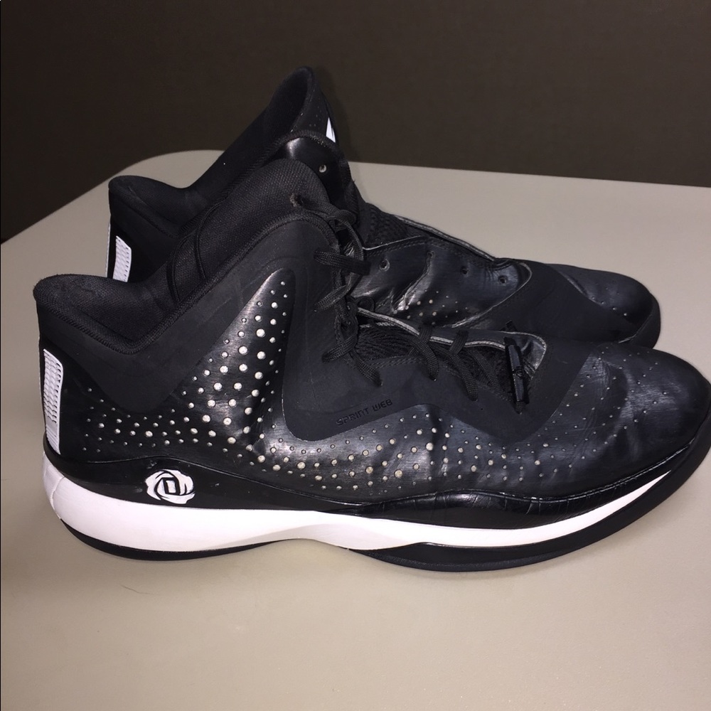 Men’s Adidas D. Rose size 16